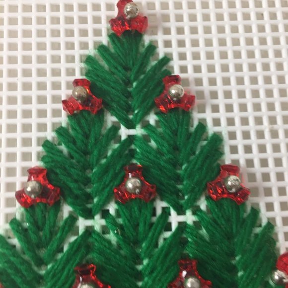 Vintage Handmade Plastic Canvas Stitched Yarn and Beads Christmas Tree Wall Hang - Picture 6 of 8